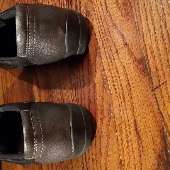 Earth Origins Leather slip-ons - Picture 6 of 10